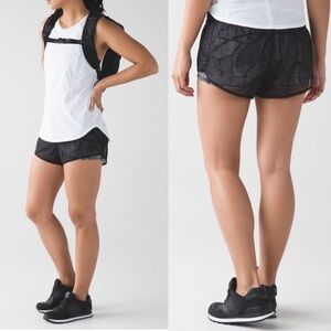Lululemon City Sky Run Short‎ Black Dottie Tribe Size 6